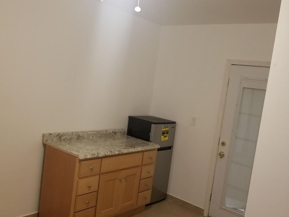 2nd image of 5178 Silk Pl Room 1