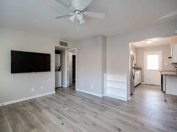 933-945 S Farmer Ave