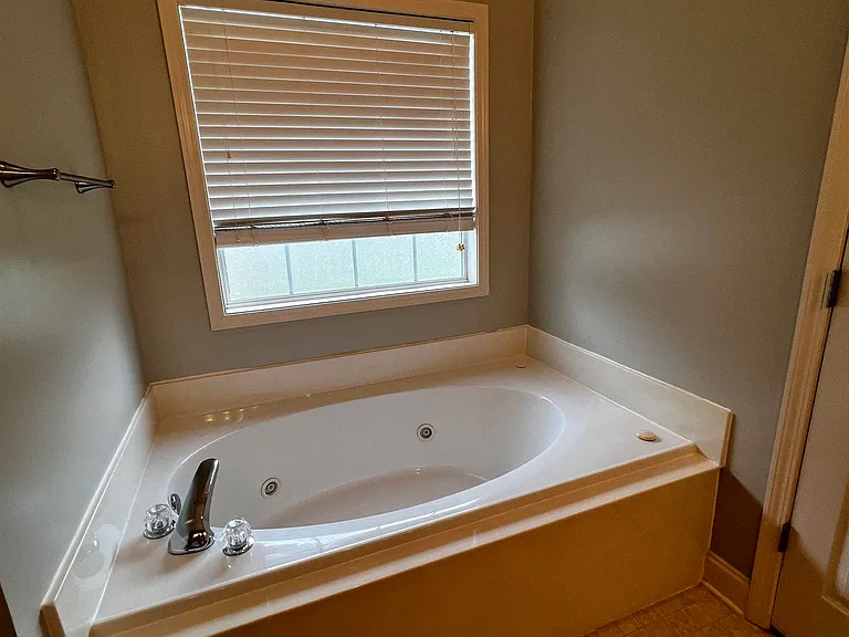 306 Hummingbird Ln — Photo 9