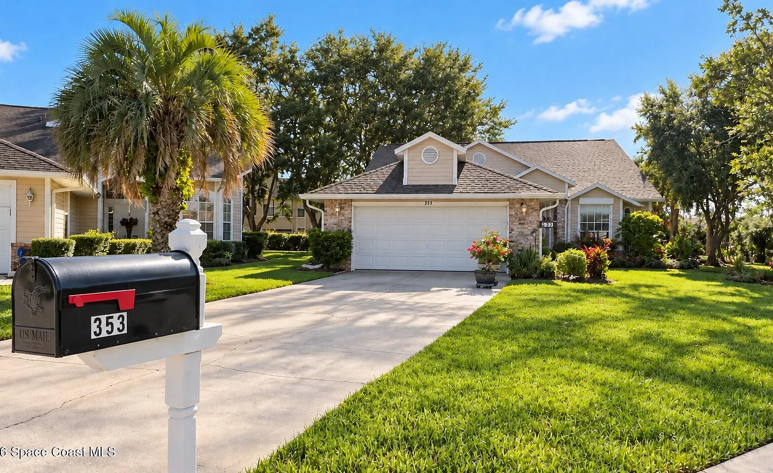 3 bed, 2.0 bath, 1981 sqft, $2,600 — Photo 1