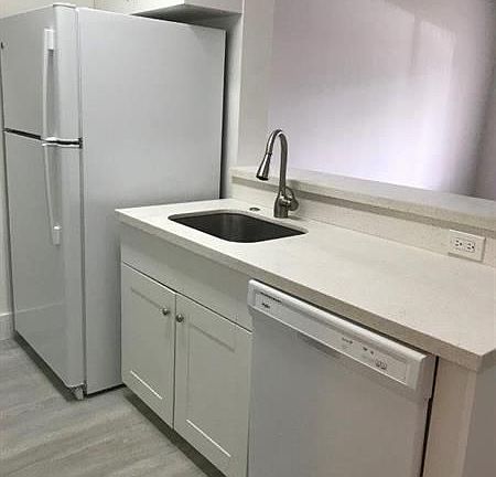 3rd image of 1508 Meadows Cir W
