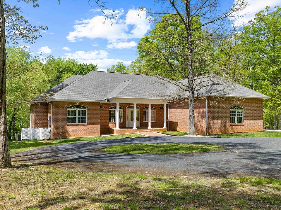 1st image of 63 Stoneyridge Ln