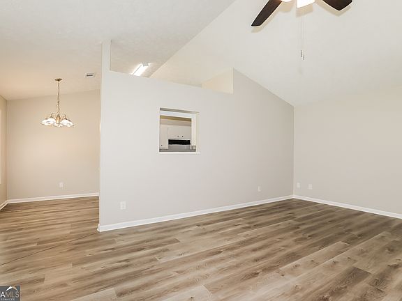 3rd image of 2737 Glendale Dr