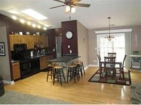 4th image of 21038 Lakeview Dr
