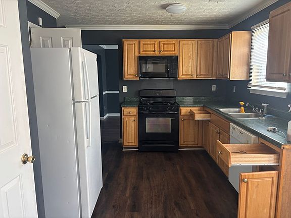 5th image of 225 Middleton Dr