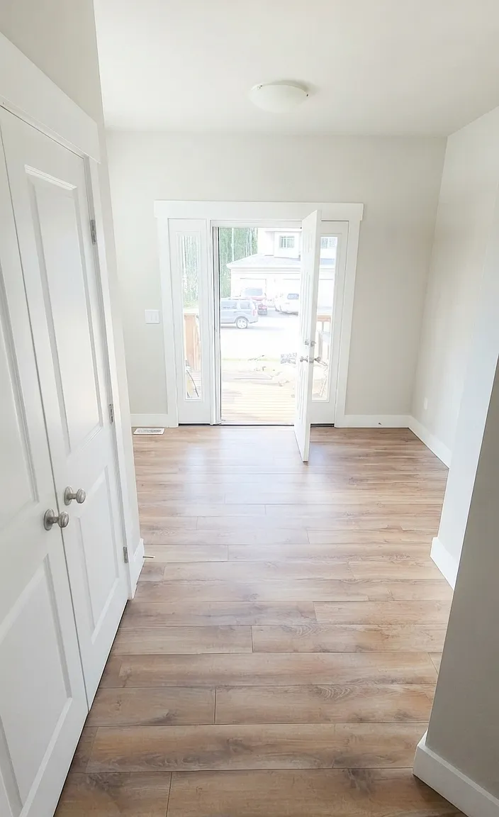 4 bed, 2127 sqft, $4,600 — Photo 2