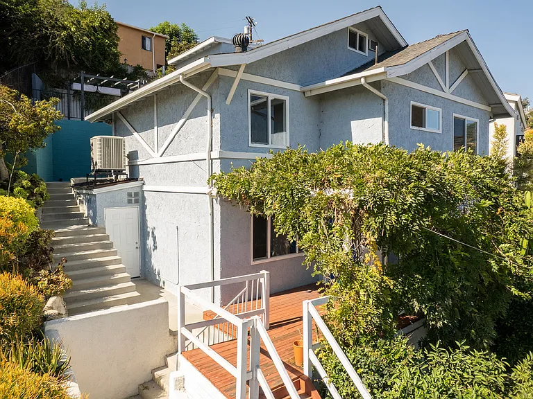 339 Isabel St — Photo 1