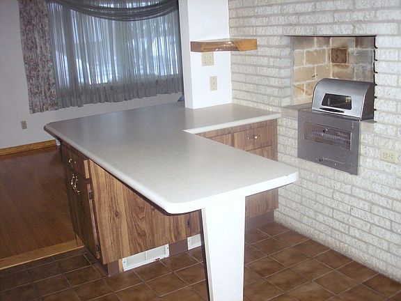 4th image of 301 E 79th Ave