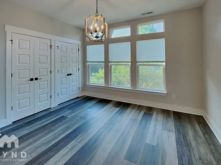586 W End Dr — Photo 10