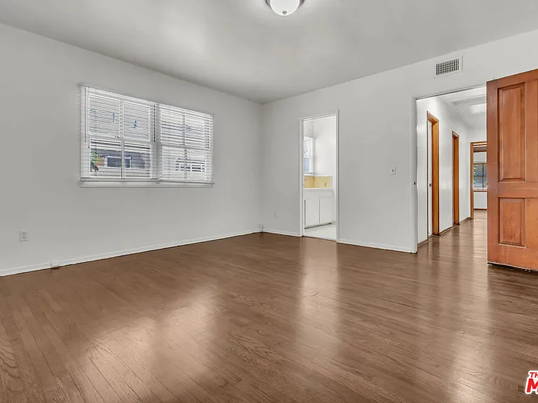 9322 Lasaine Ave — Photo 19