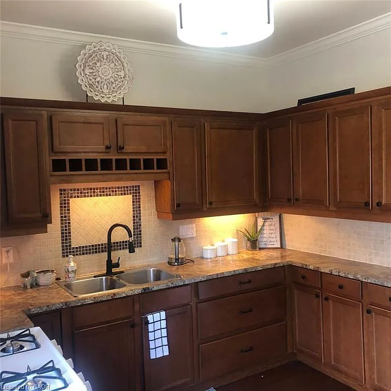 2 bed, 1.0 bath, 1098 sqft, $1,797 — Photo 3