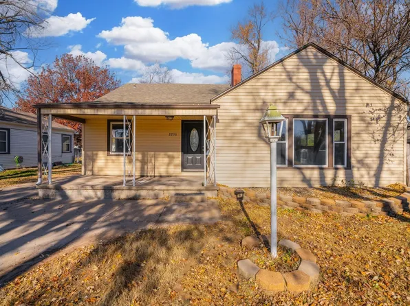 2230 E Mesita Dr, Wichita, KS 67211