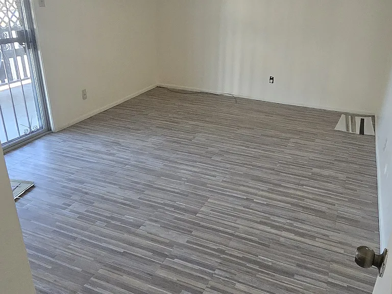 2513 N Villaway Ave — Photo 3