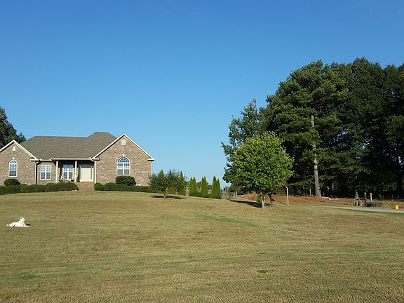 Surrounded by 5 pastures