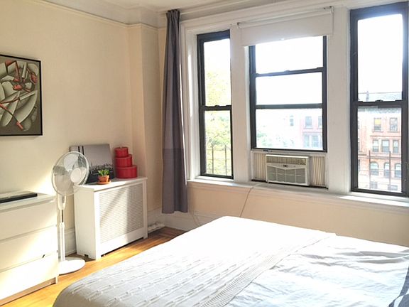 4th image of 160 W 95th St APT 5C
