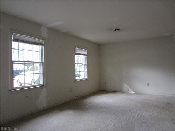 3rd image of 14218 Deloice Cres