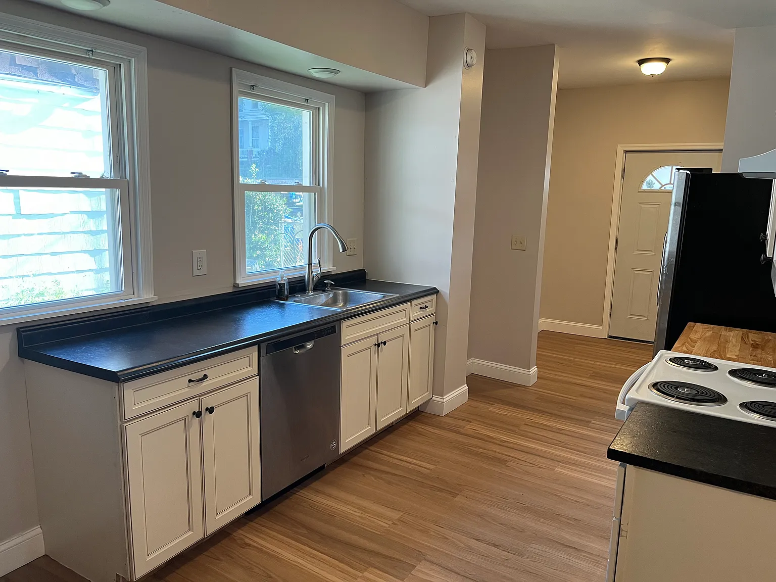 13 W Sunnyside St — Photo 1