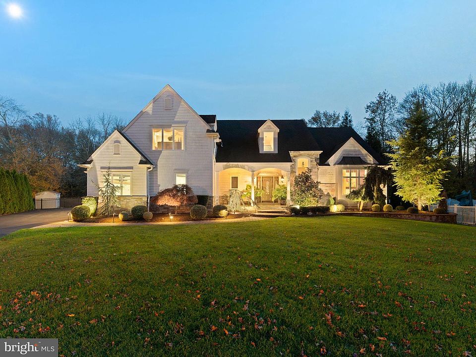 1st image of 6 Twin Oaks Ct
