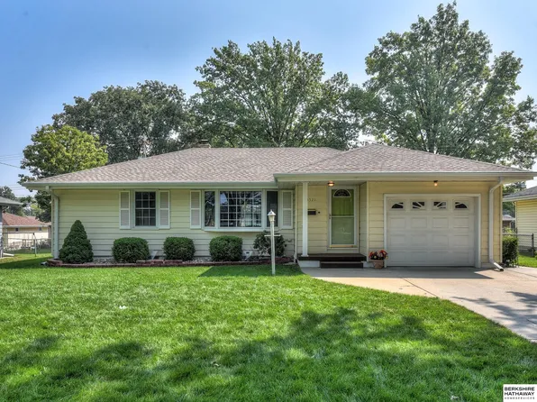 3521 S 52nd St, Omaha, NE 68106