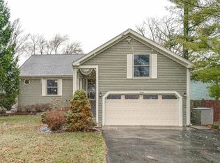 5000 W Shore Dr, McHenry, IL 60050