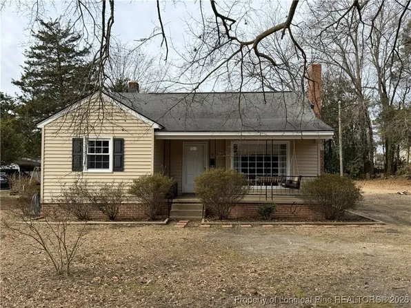 211 N Dickson St, Raeford, NC 28376