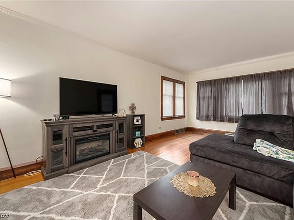 3rd image of 2245 Woodward Ave