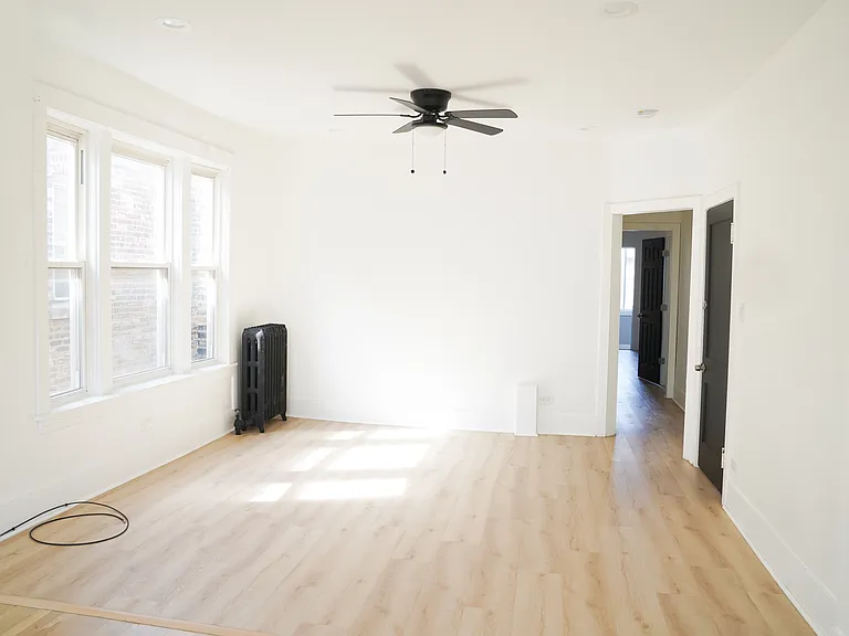 154 N Lamon Ave #2 — Photo 3