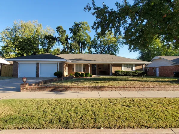 1207 Greenbriar Ct, Norman, OK 73072