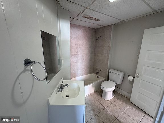 5th image of 117 E Martin St APT 1
