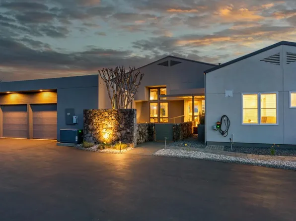 1890 Trimble Lane, Cloverdale, CA 95425