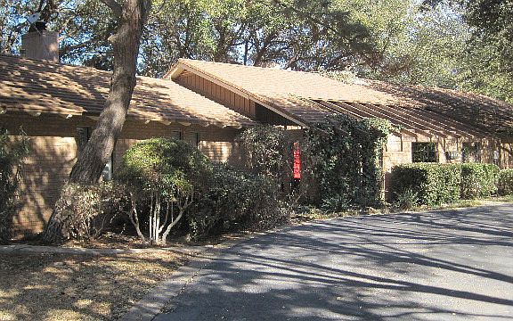5th image of 2901 Bainbridge Dr