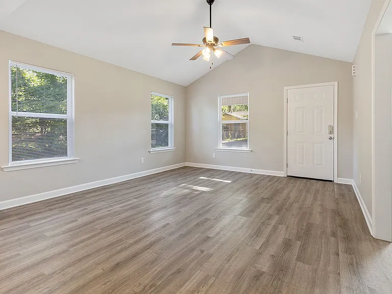 108 Pulaski Dr — Photo 7