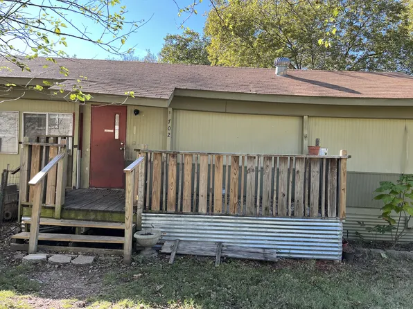 702 Jernigan St, Commerce, TX 75428