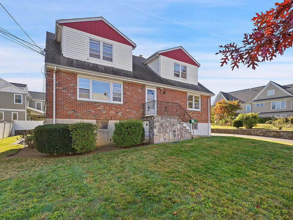 28 Reynolds Pl #1