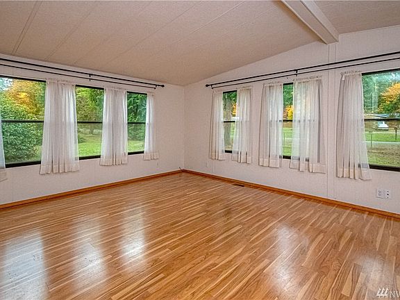 Spacious, light and bright living room.