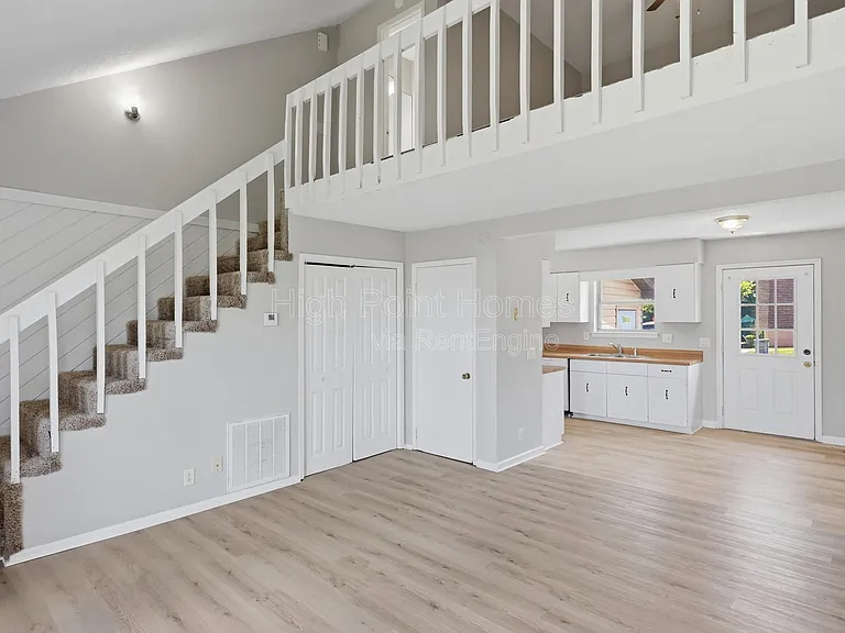 90 Park St #102 — Photo 4