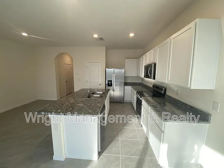 2906 Suncoast Plains Dr — Photo 3