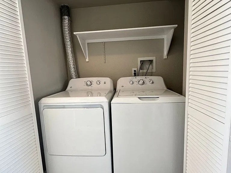 455 E St #4 — Photo 17
