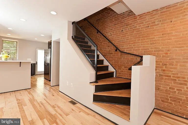 3 bed, 1398 sqft, $2,500 — Photo 3