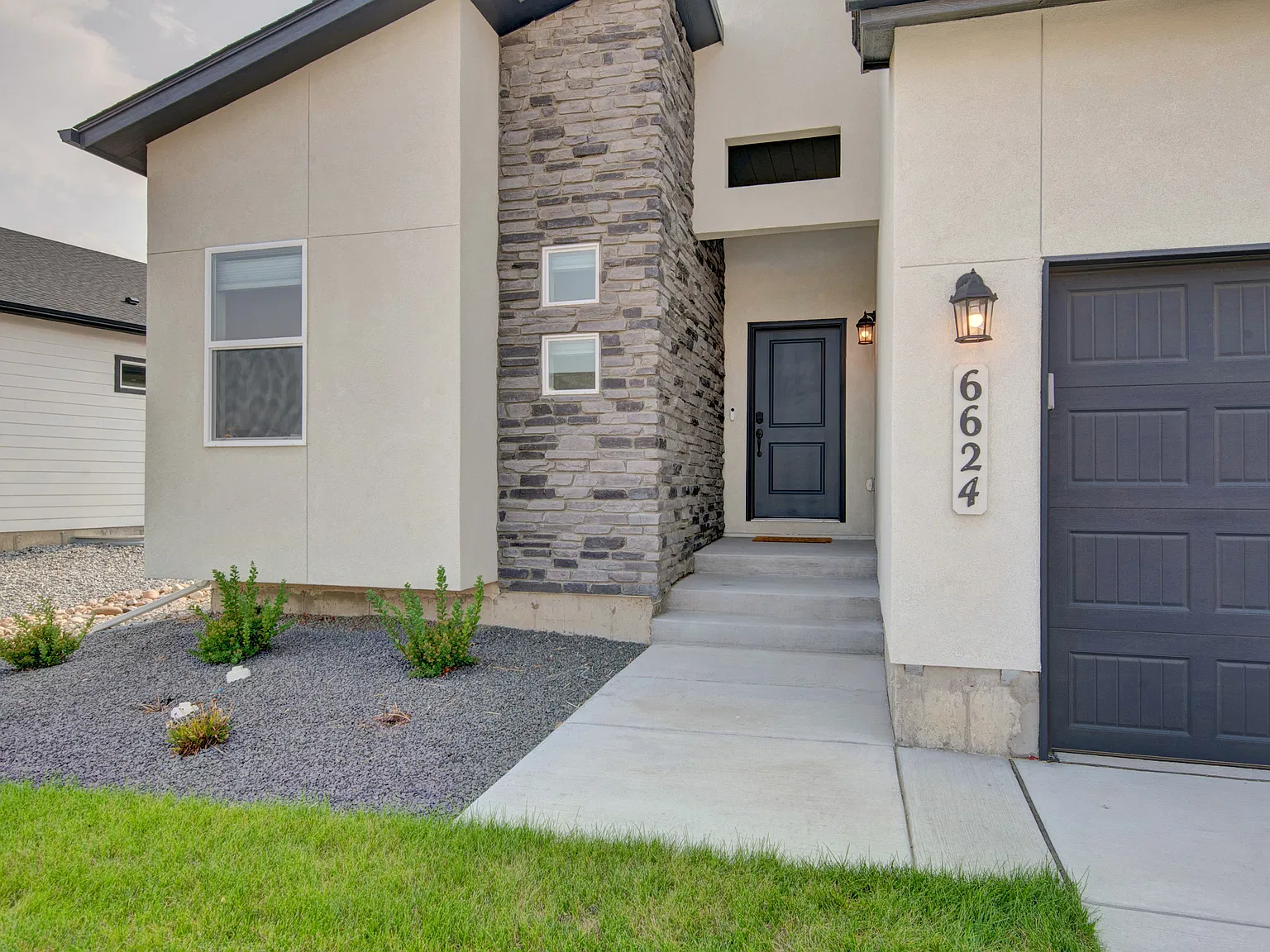 4 bed, 2739 sqft, $2,850 — Photo 2