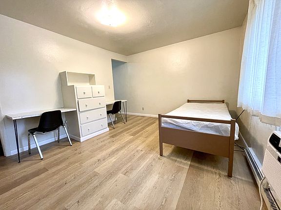 2nd image of 316 E College St #15