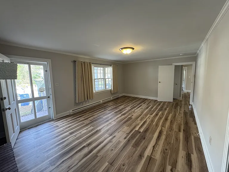408 E Simmons Ave — Photo 2