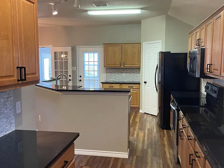 4700 Topaz Ln — Photo 7