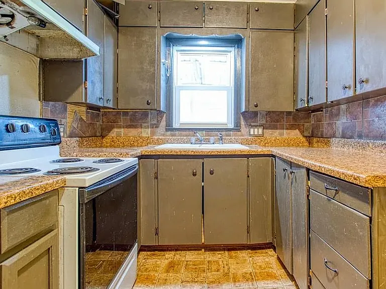 813 N Burford Ave — Photo 12