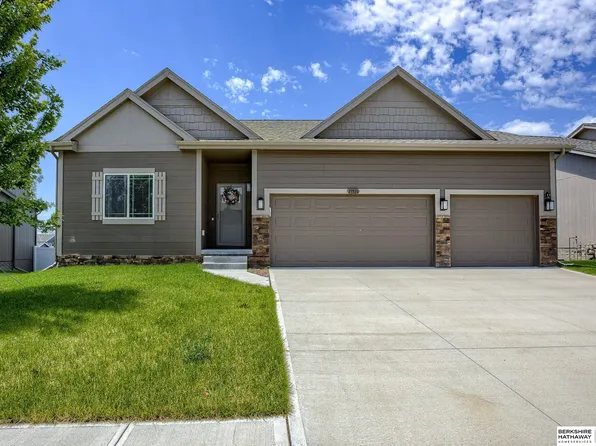 13516 S 50th St, Papillion, NE 68133