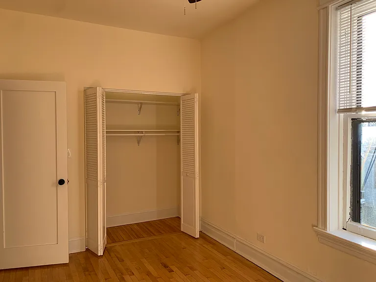 1045 W Barry Ave #3 — Photo 14