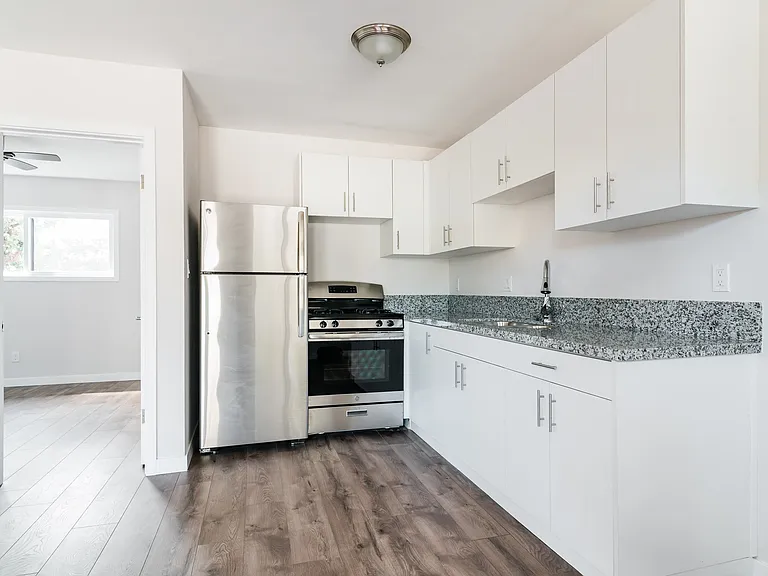 512 S Myers St — Photo 6