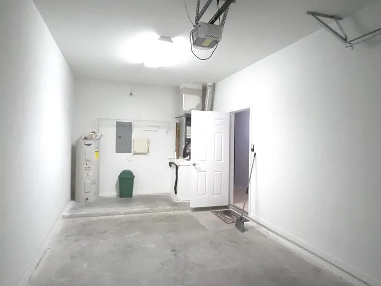 8208 Downpatrick Ct — Photo 33