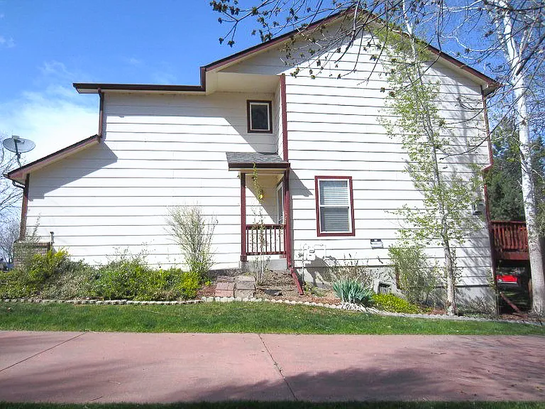 985 Winona Cir — Photo 4