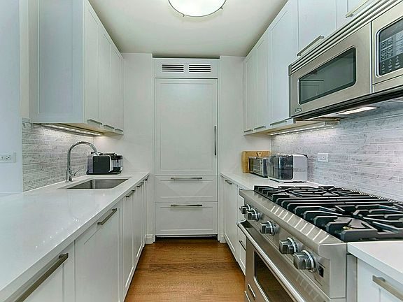 4th image of 200 E 94th St APT 219